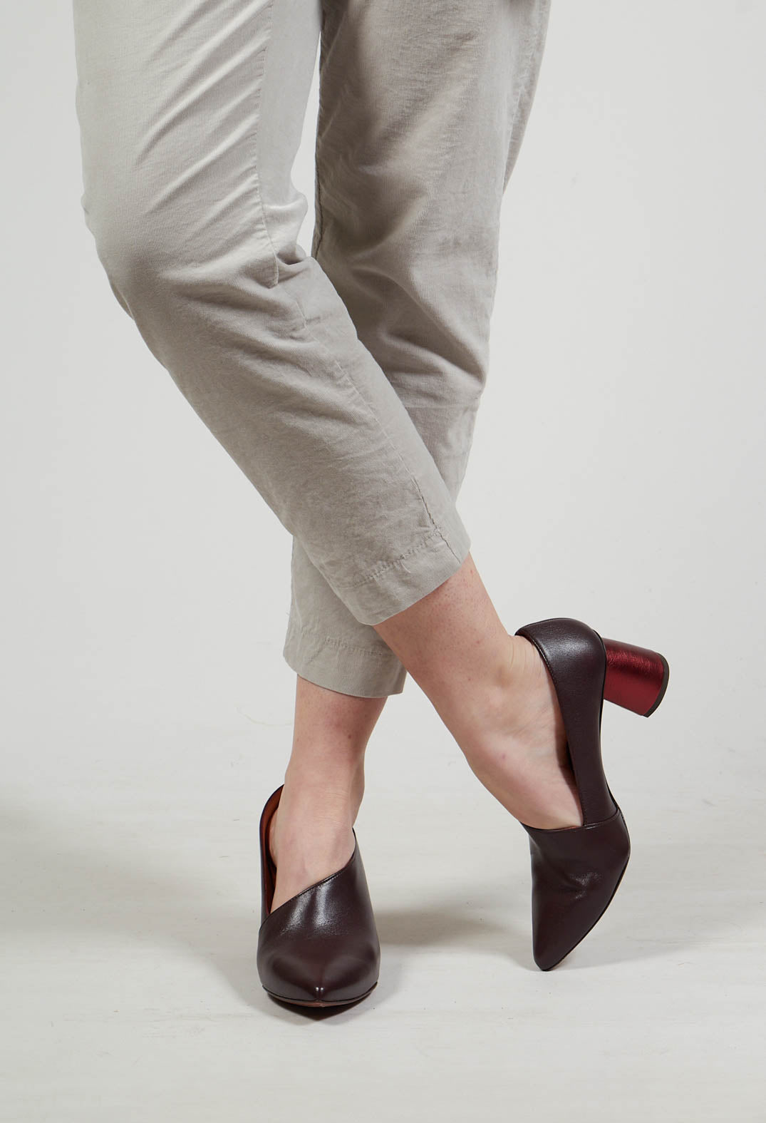 Pointed Heeled Shoes in Goya / Grape