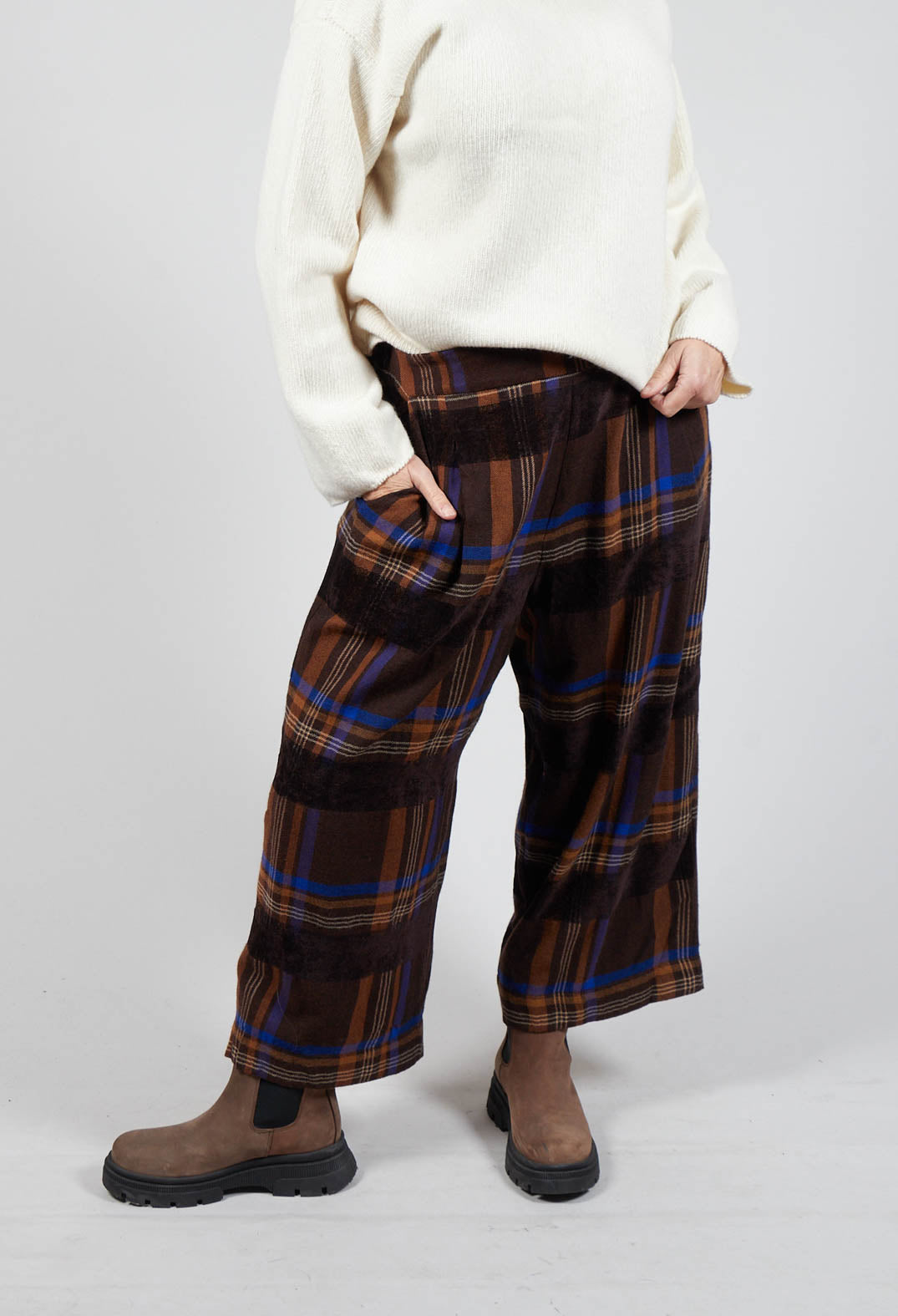 Pleated Checked Trousers in Brown