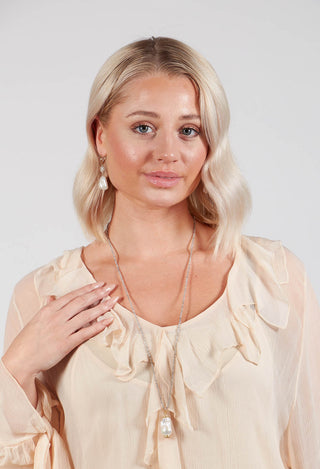 Chain Necklace with Baroque Pearl in Pale Grey