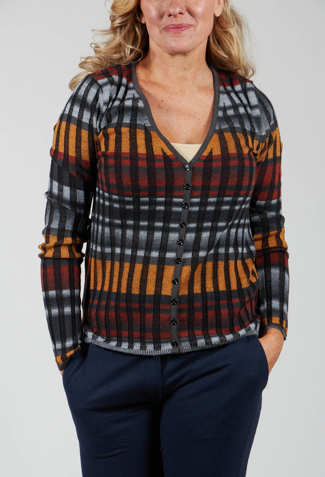 Ribbed Cardigan in Nero / Fuchsia