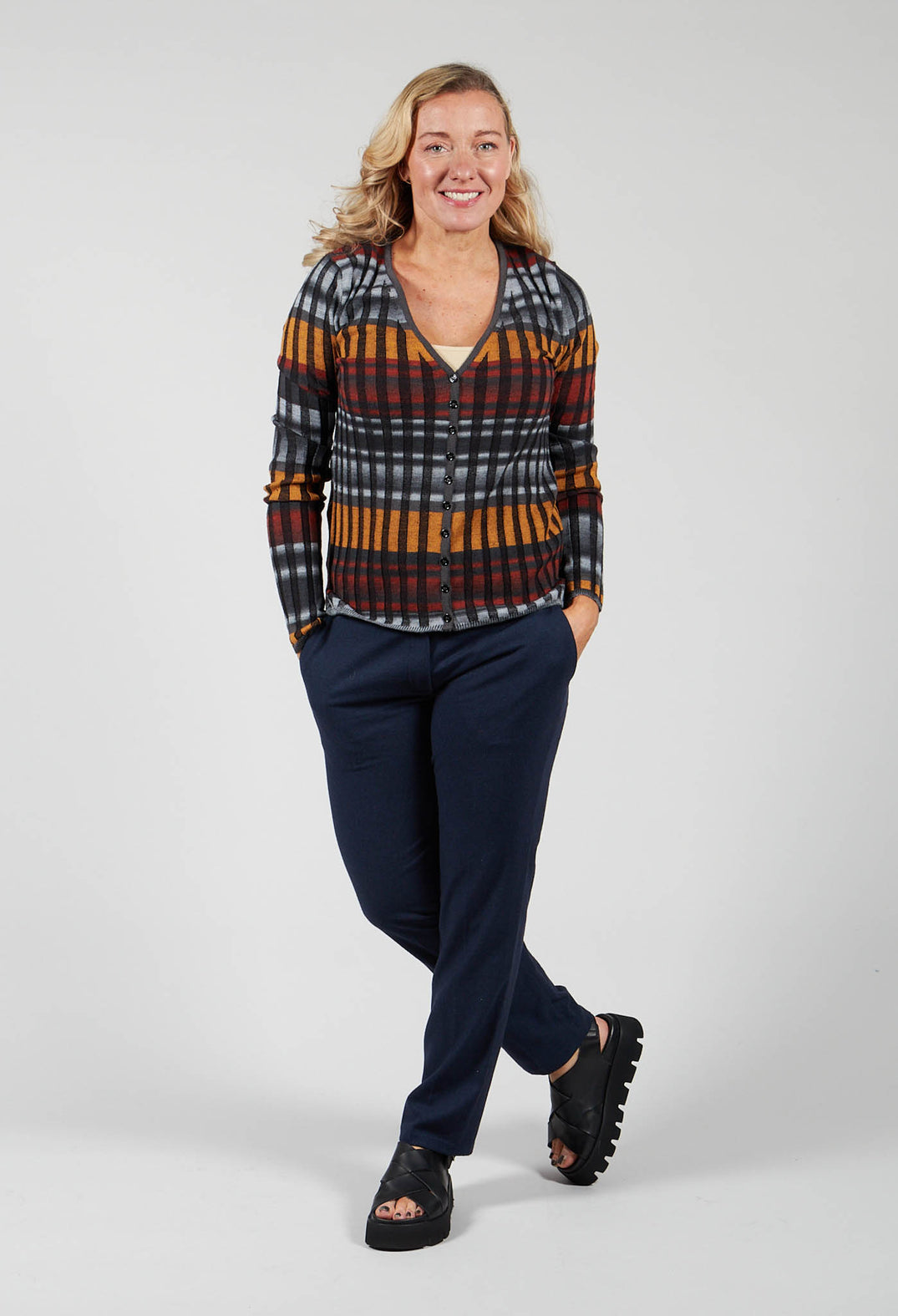 Ribbed Cardigan in Nero / Fuchsia