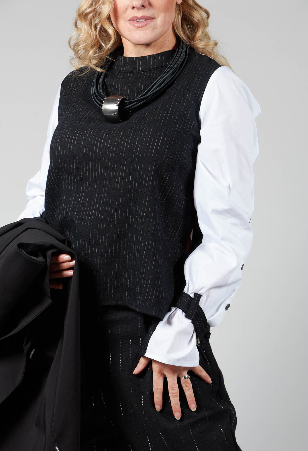 Contrast Top in Orpimento Black