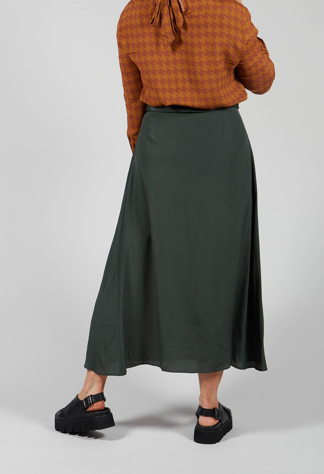 Lightweight Pleated Skirt with Sash in Mirto
