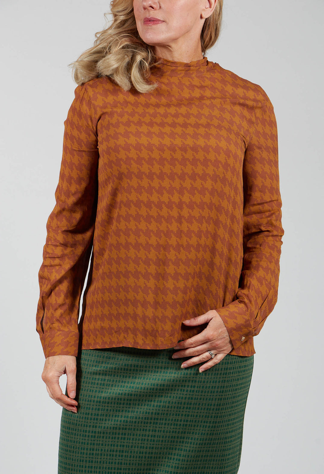 Dogtooth Blouse in Gold