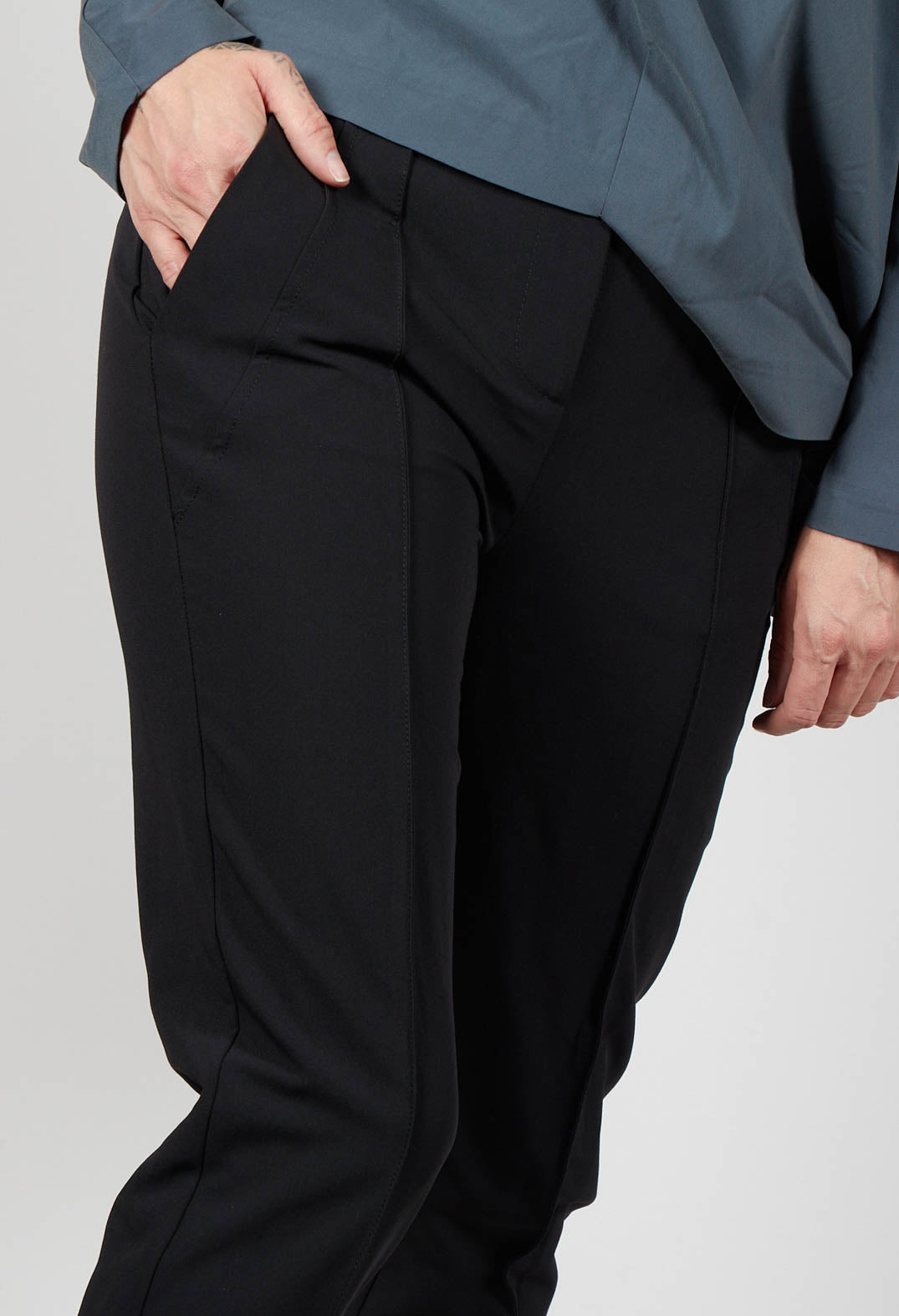 Tailored Straight Leg Trousers in Nero