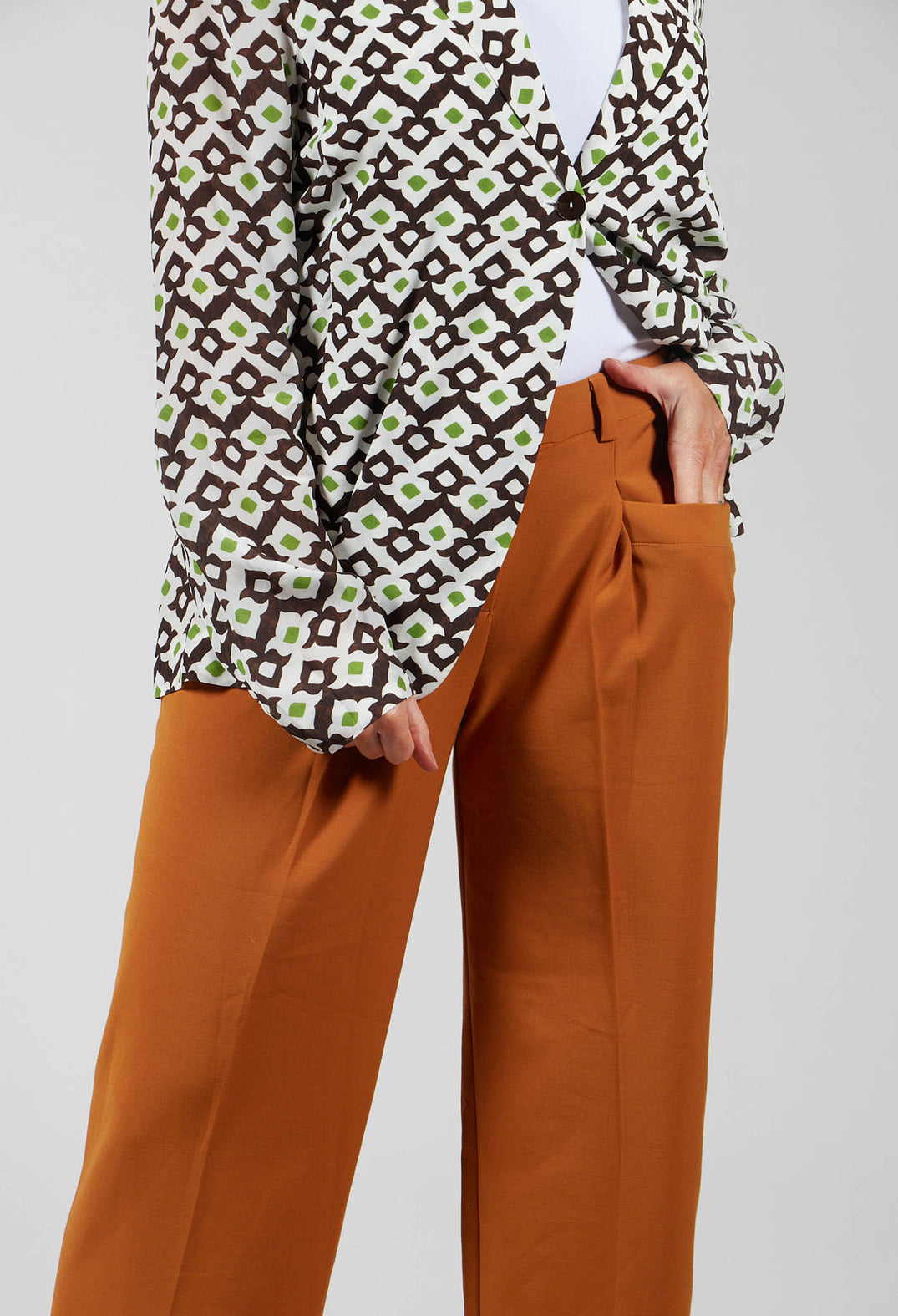 Pegged Trousers in Amber