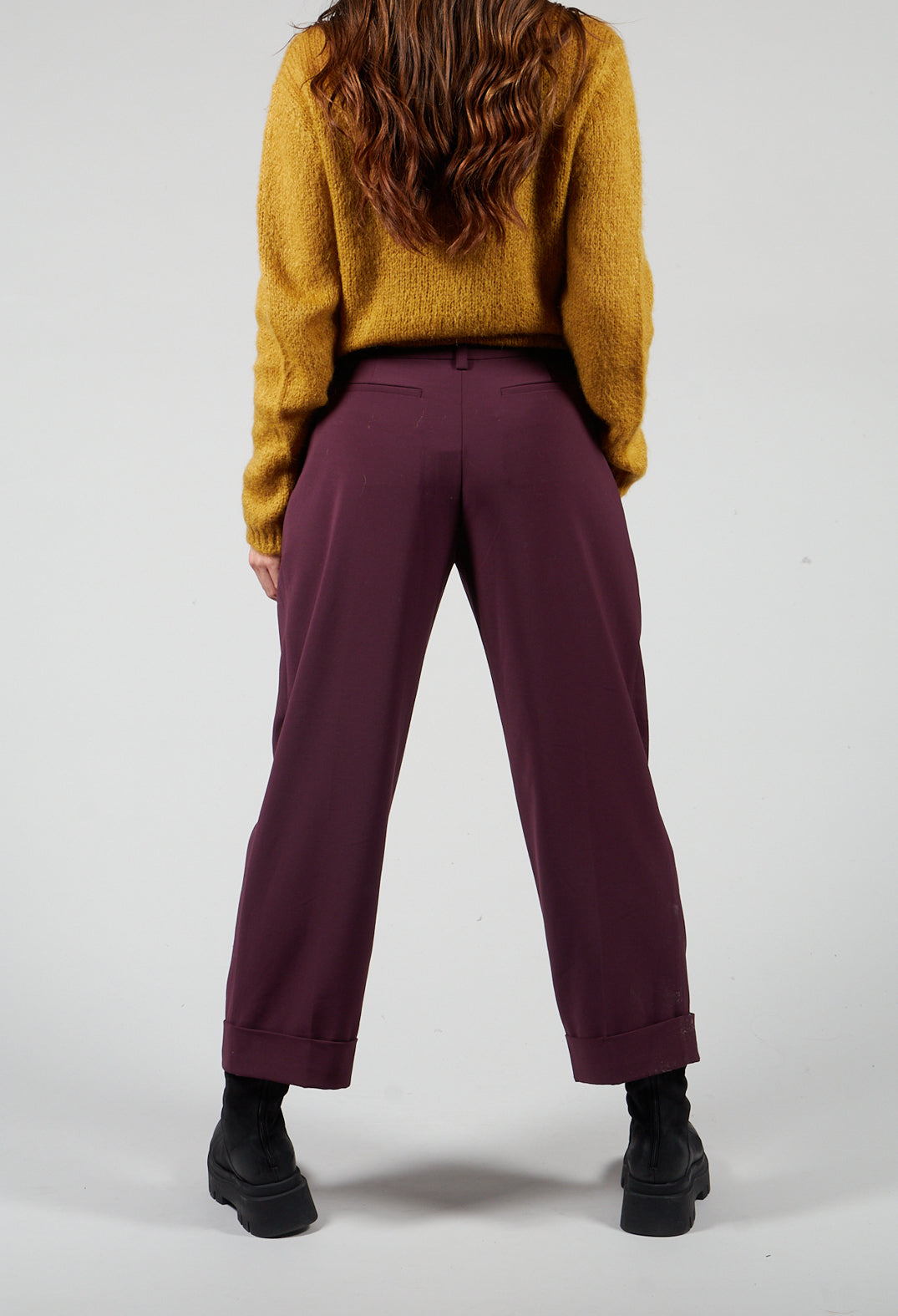 Pegged Trousers in Burgundy