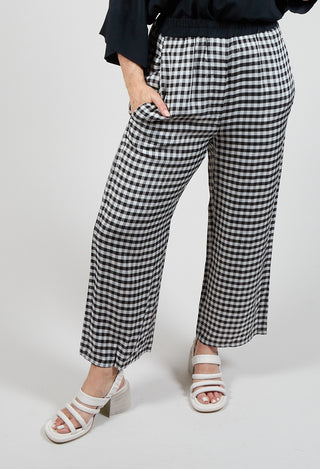 checked trousers in black