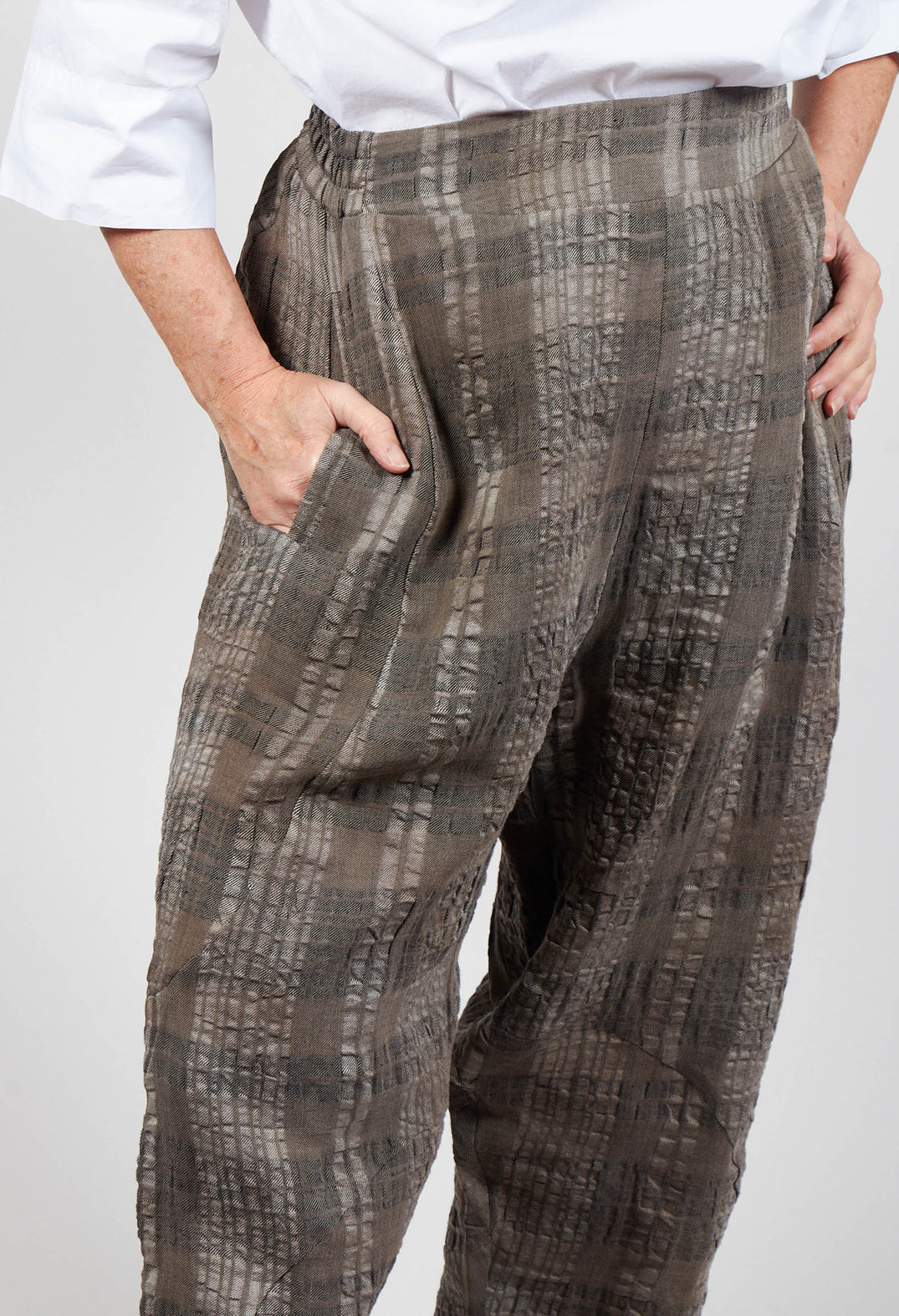 Peg Trousers in Brown