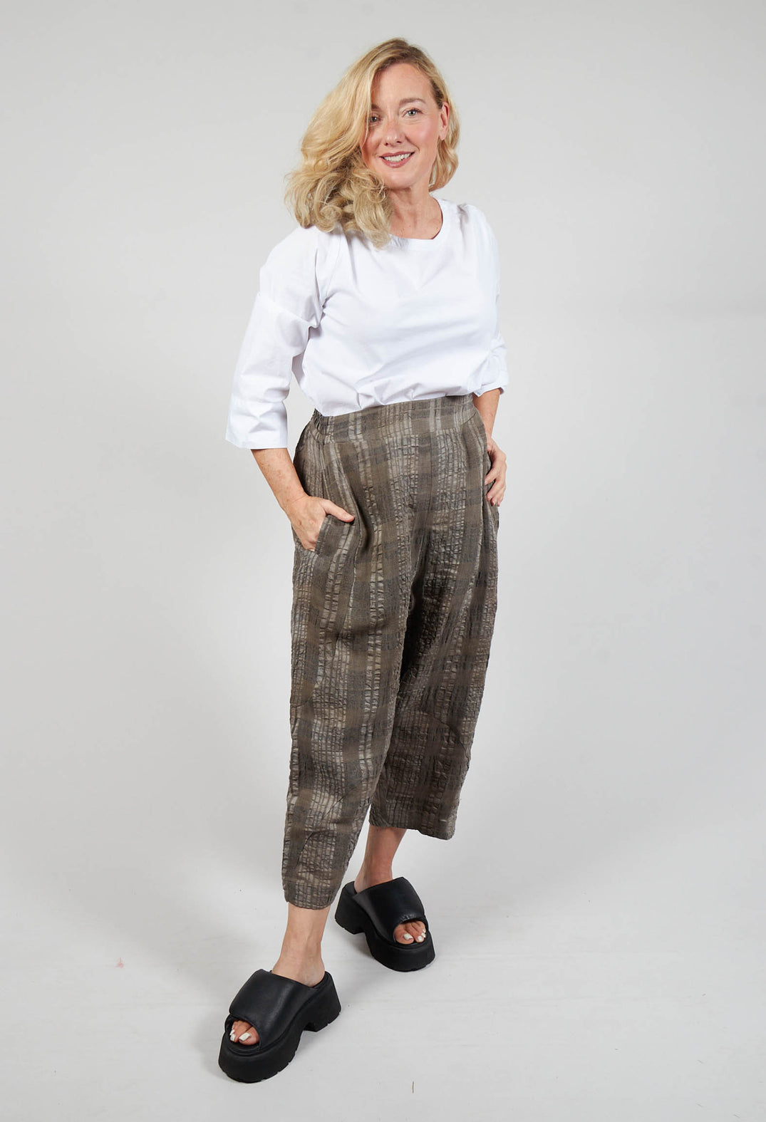 Peg Trousers in Brown