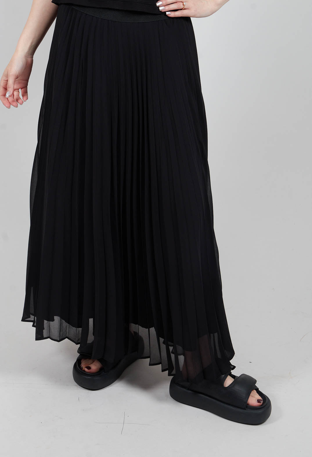 Pleated Skirt in Black