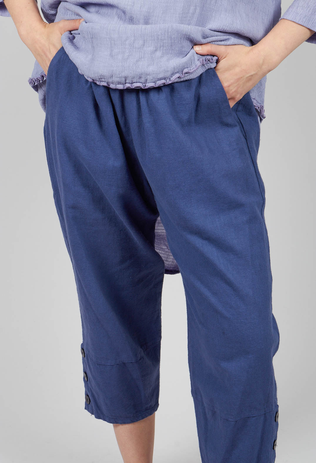 Linen Cropped Pants in Navy