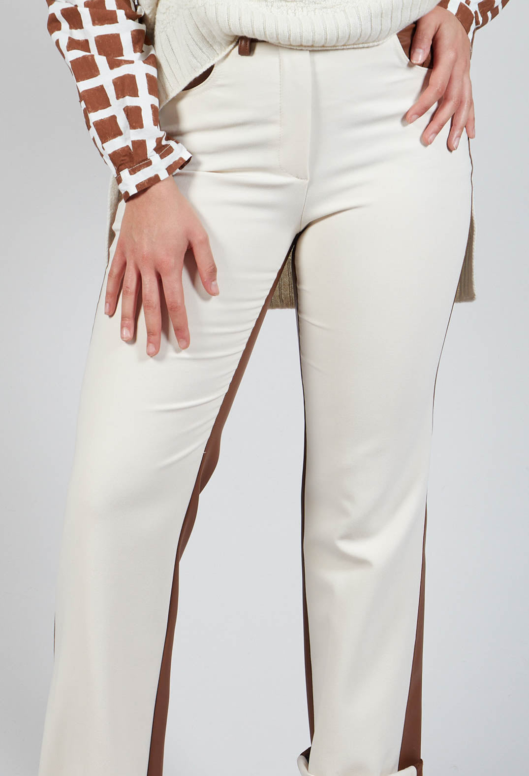 Leather Trousers in Cream / Brown