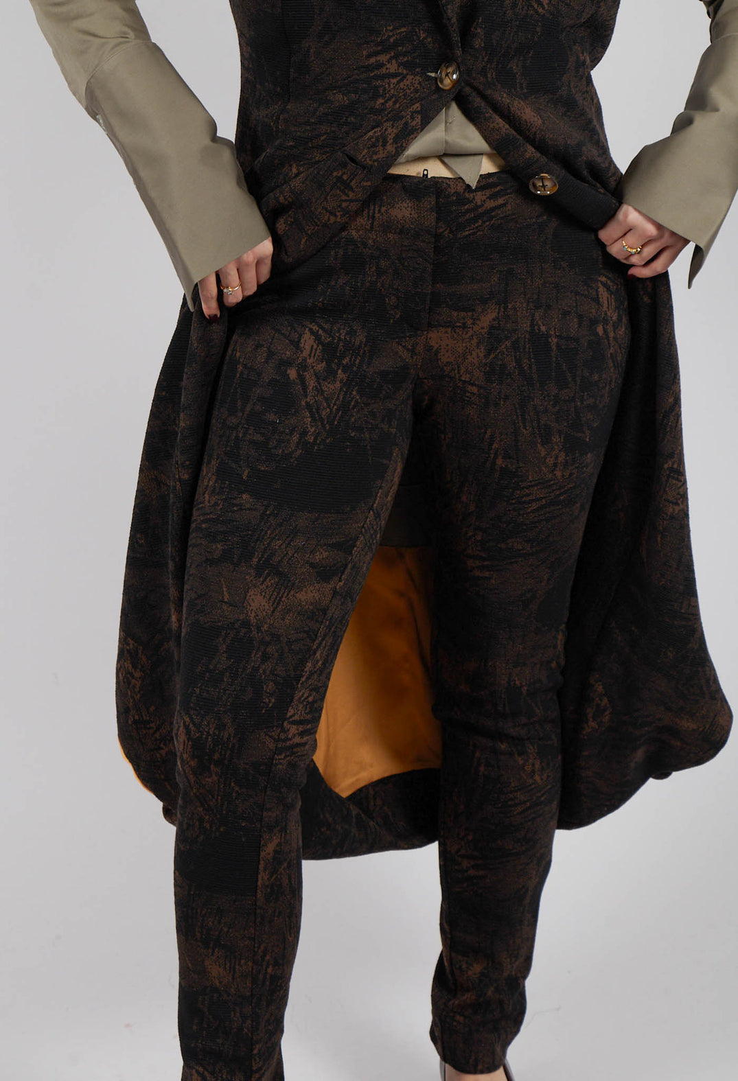 Avio Trousers in Black/Beige