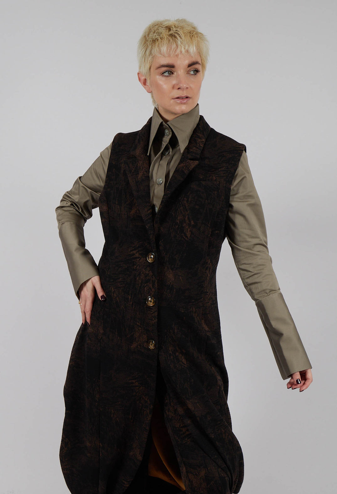 Alis Vest in Black/Beige