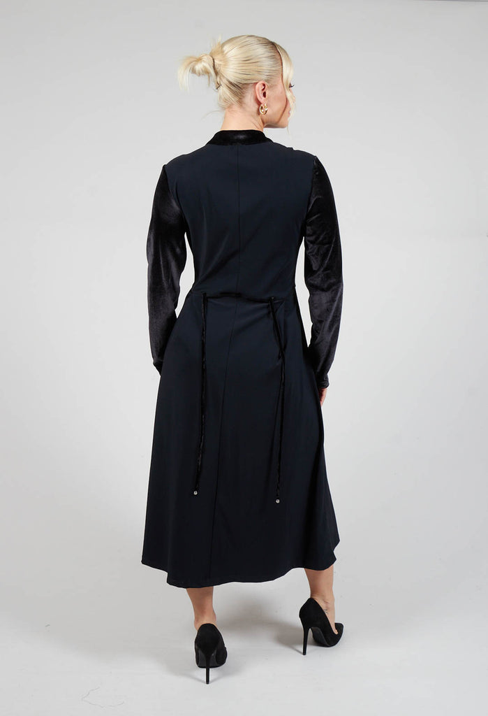 Swing Dress in Black