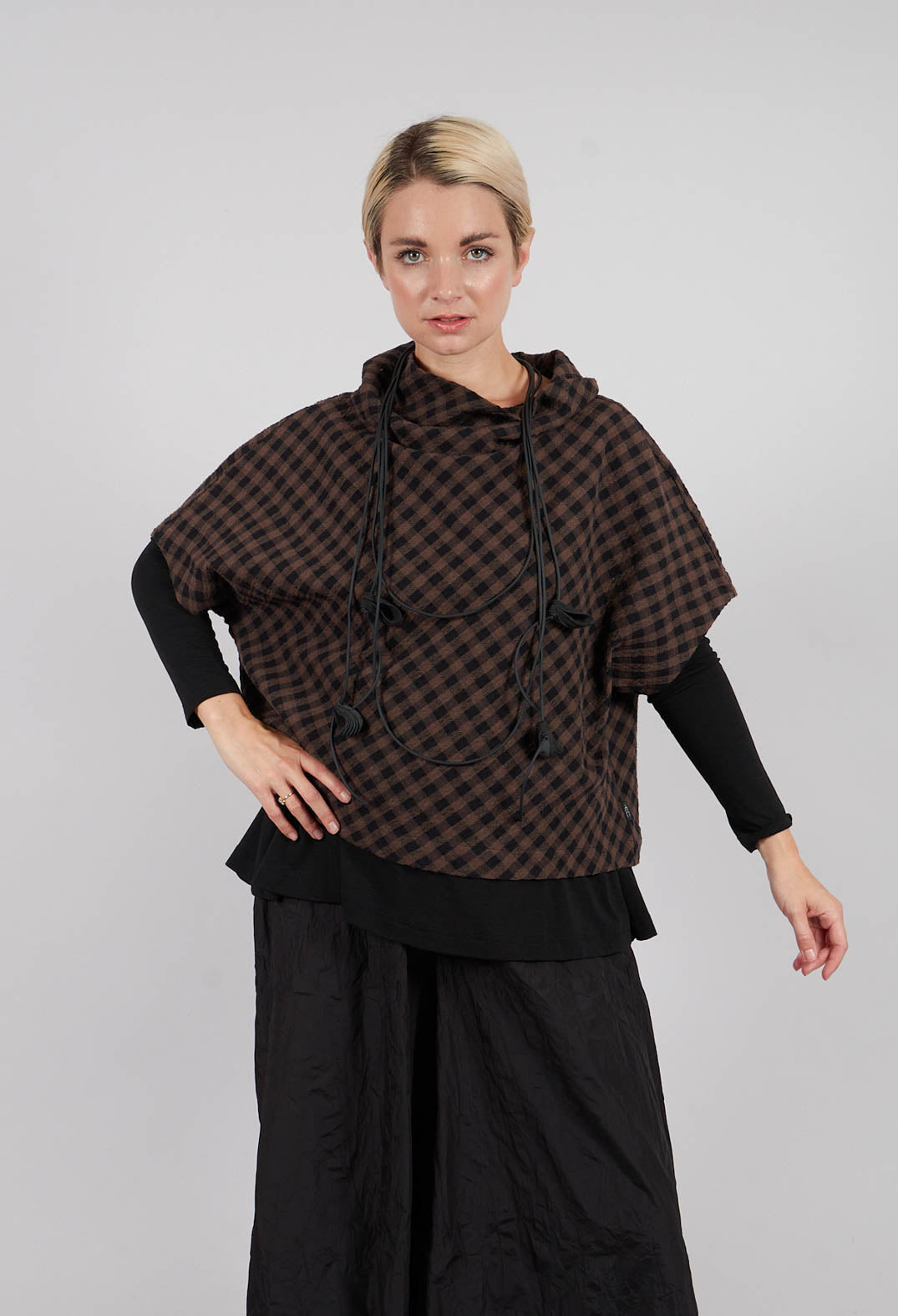 Shirt Diva in Brown/Black