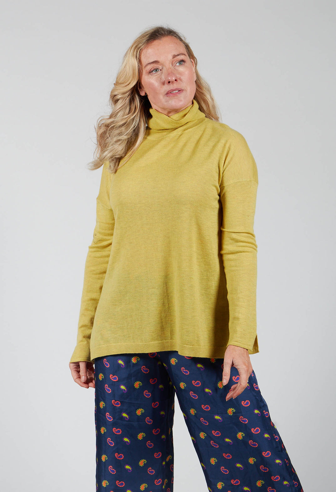 Fine Knit Turtleneck Top in Verde Cedro