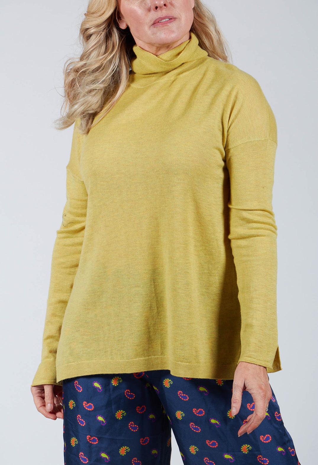 Fine Knit Turtleneck Top in Verde Cedro