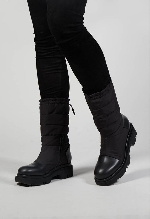 Padded Boots in Nero