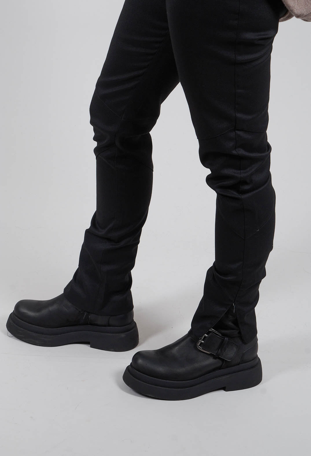 Tailored Trousers in Cornindone Black