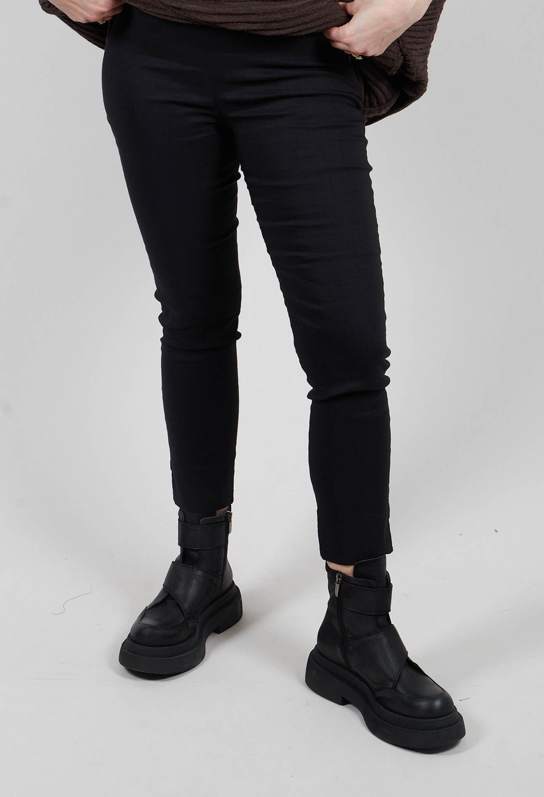 Skinny Trousers in Nero