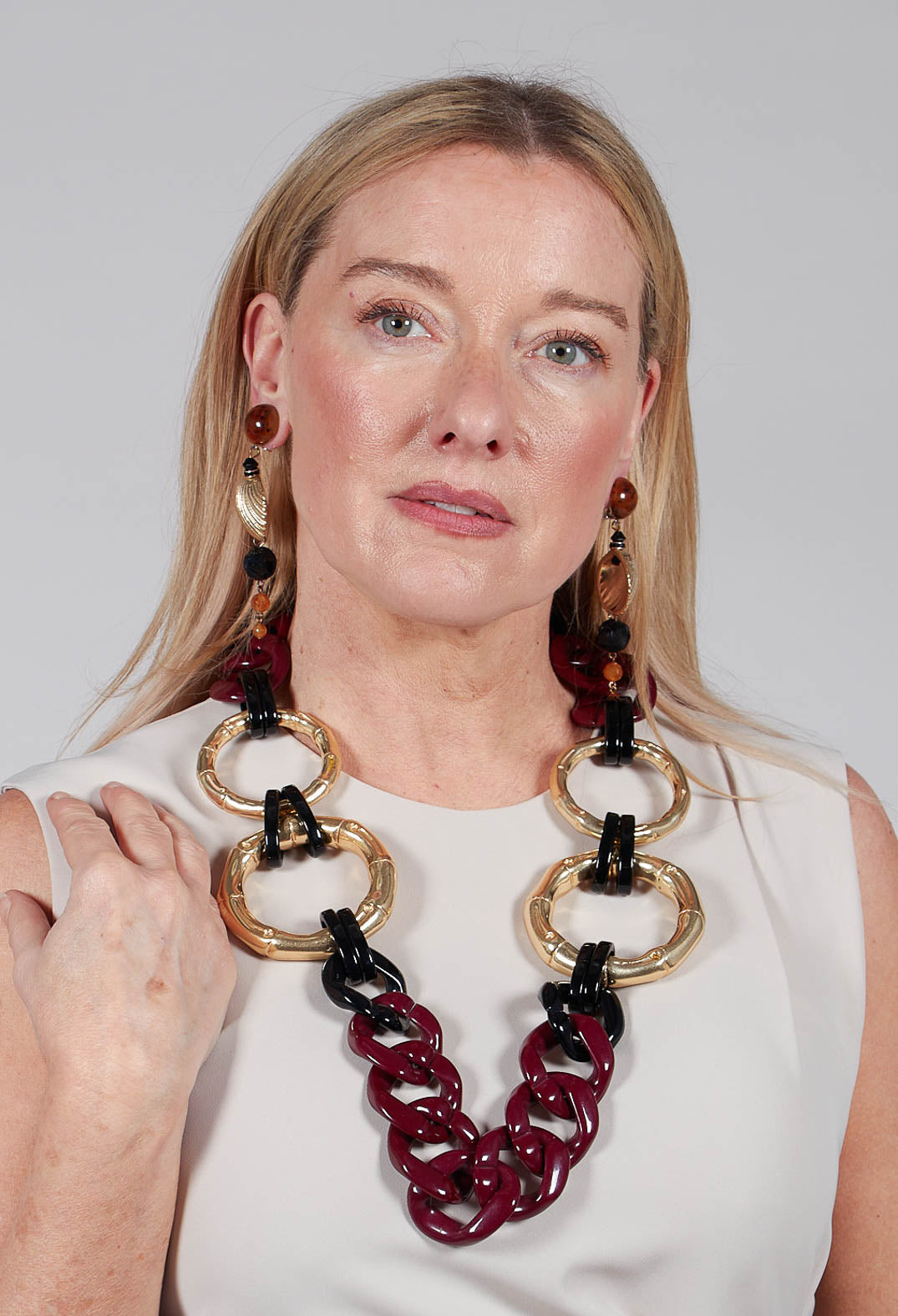 Necklace with Links in Burgundy and Gold