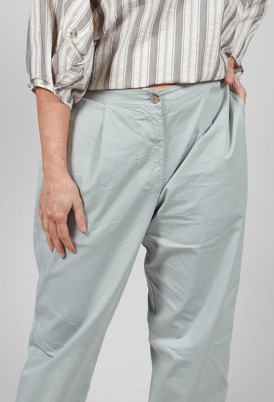 Peg Trousers in Ghiac