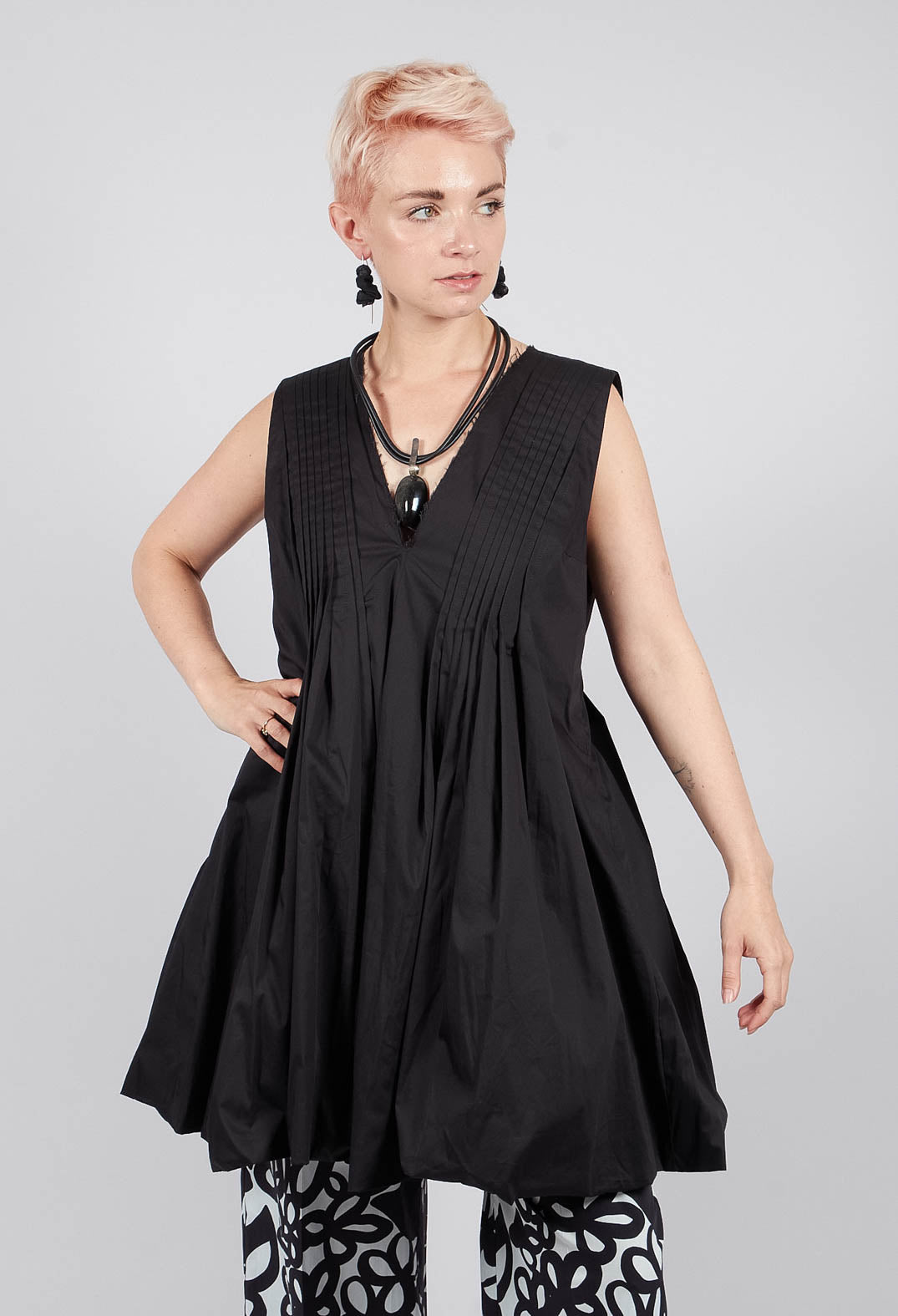 Sleeveless Mini Dress in Nero