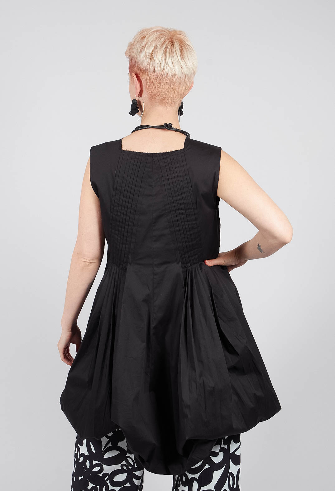 Sleeveless Mini Dress in Nero