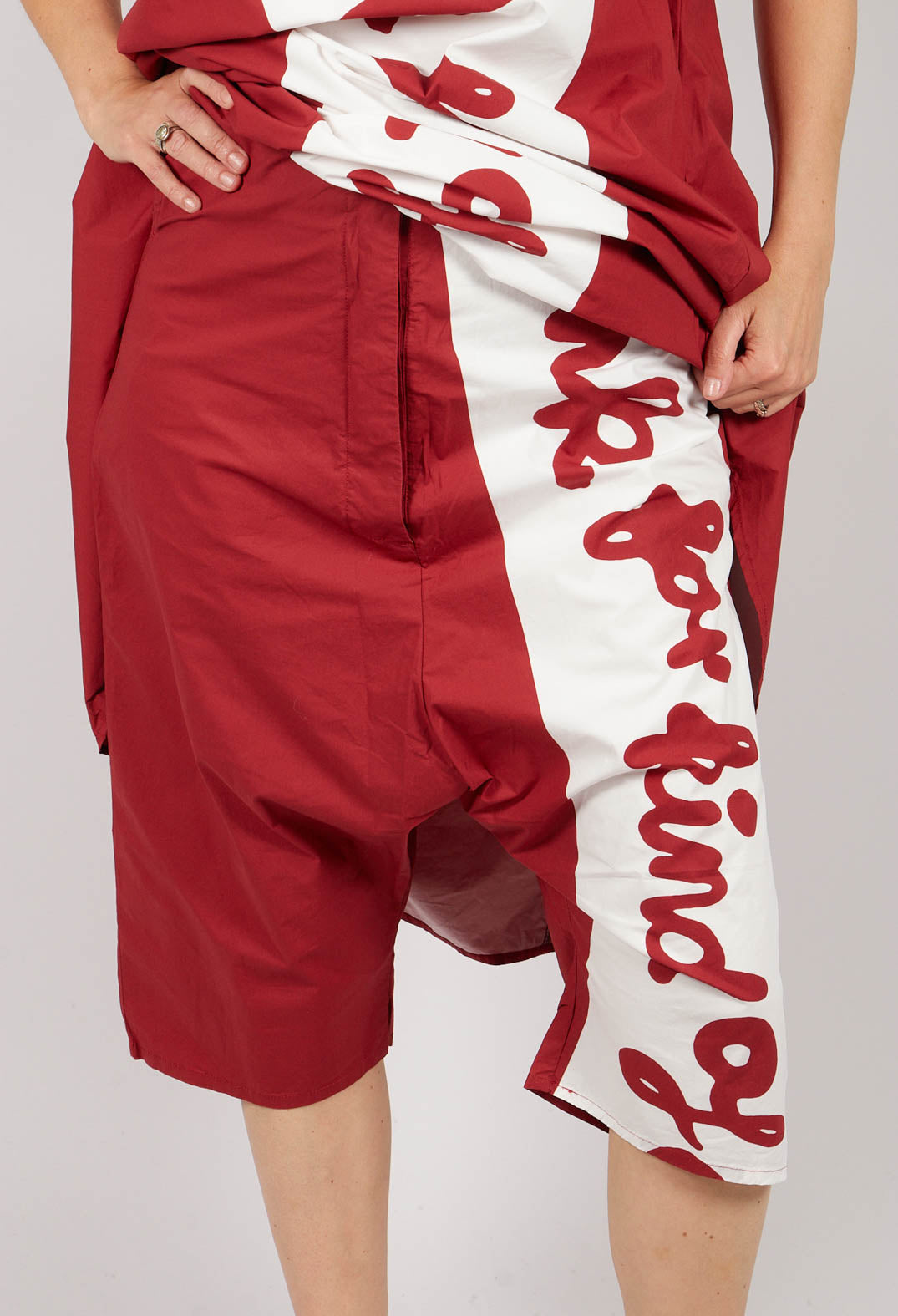 Cropped Drop Crotch Trousers in Berry Print