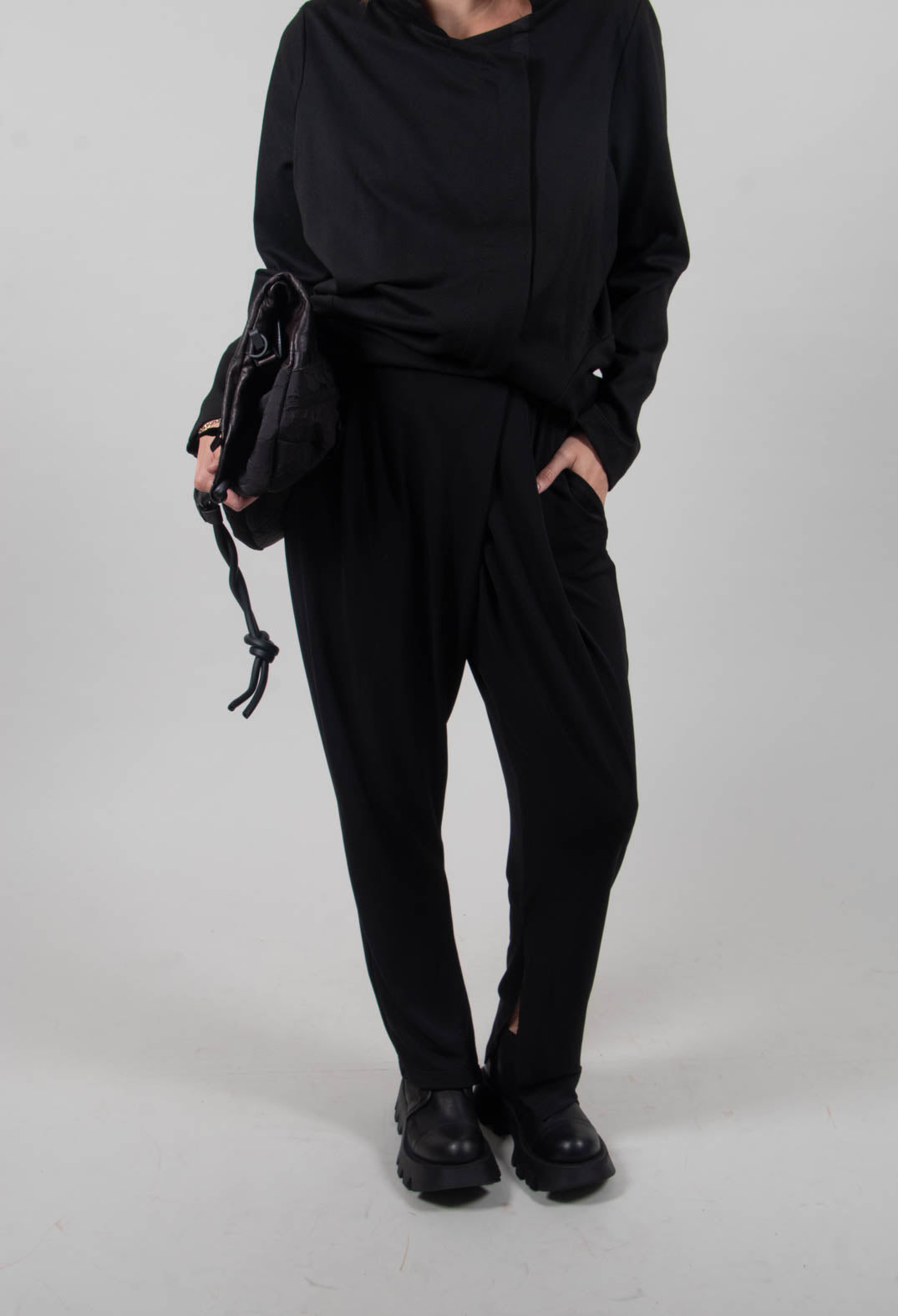 Pants Vemi7 in Black