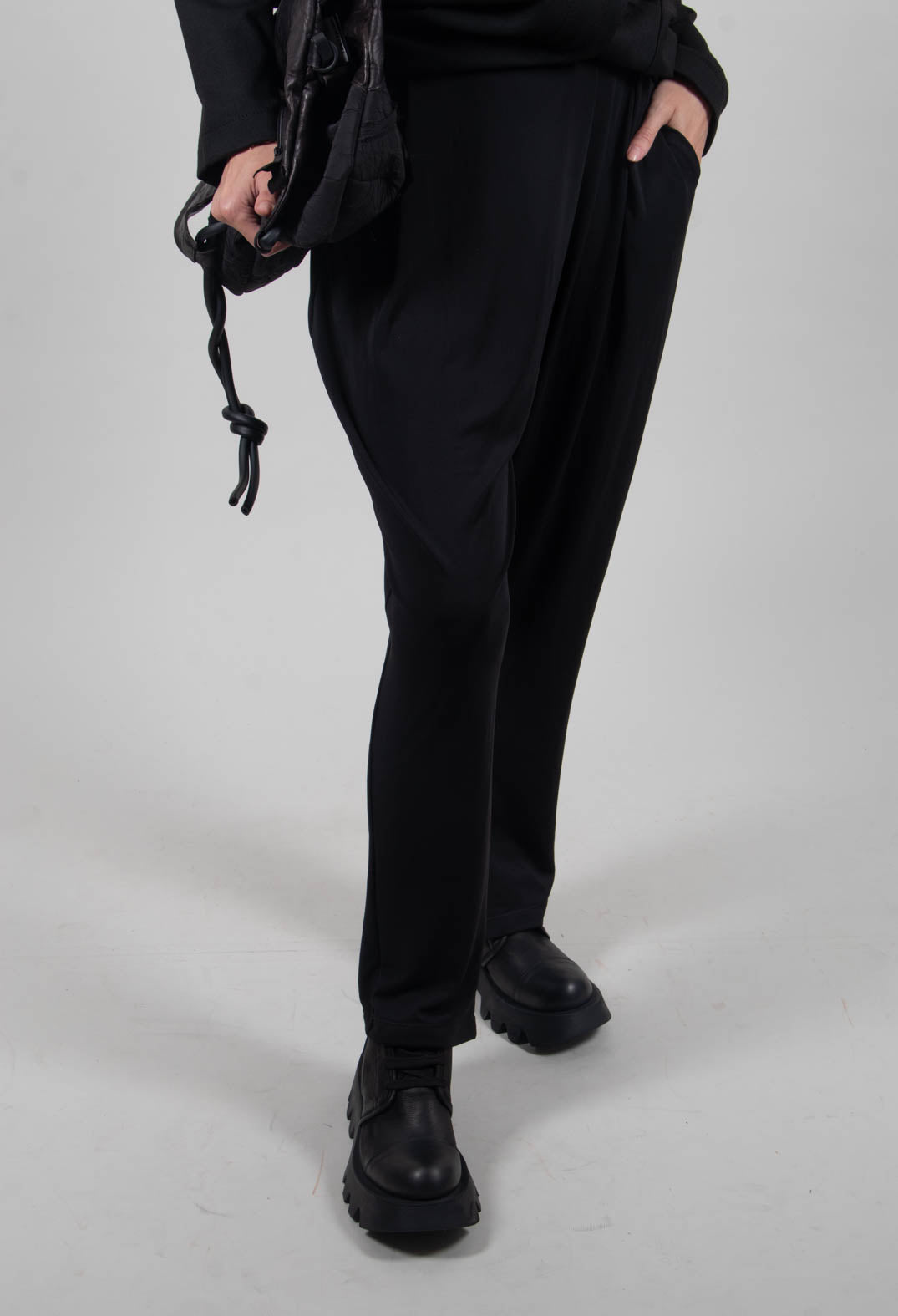 Pants Vemi7 in Black