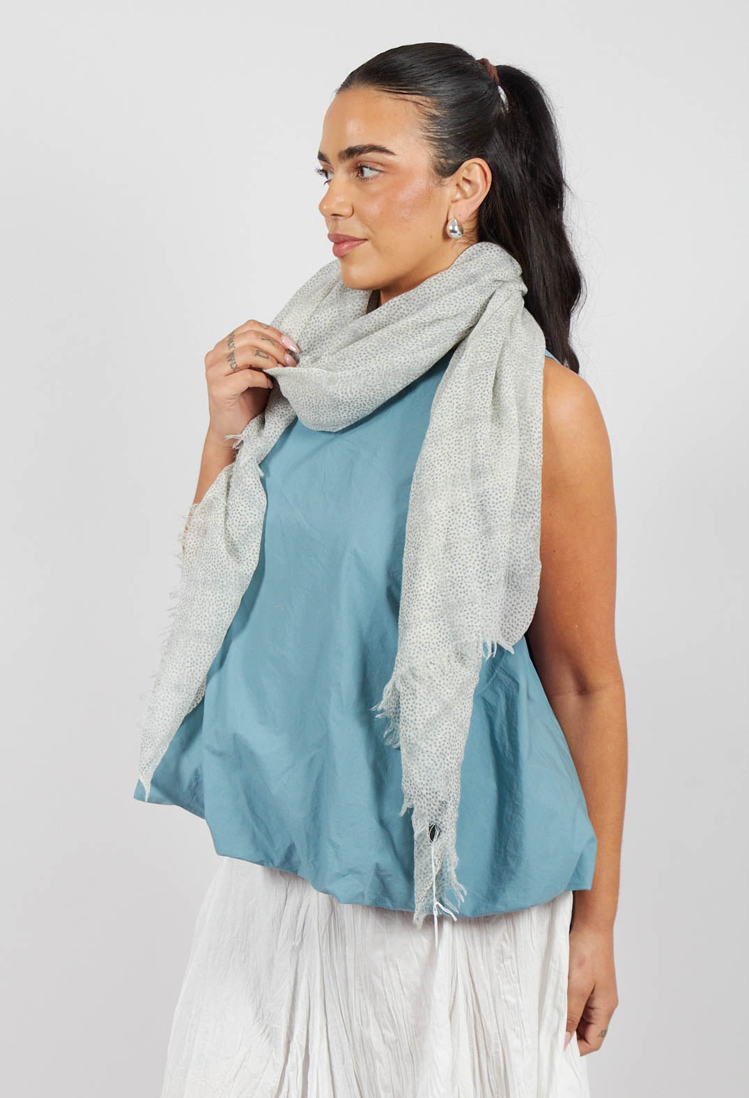 Scarf in Off White/Charcoal