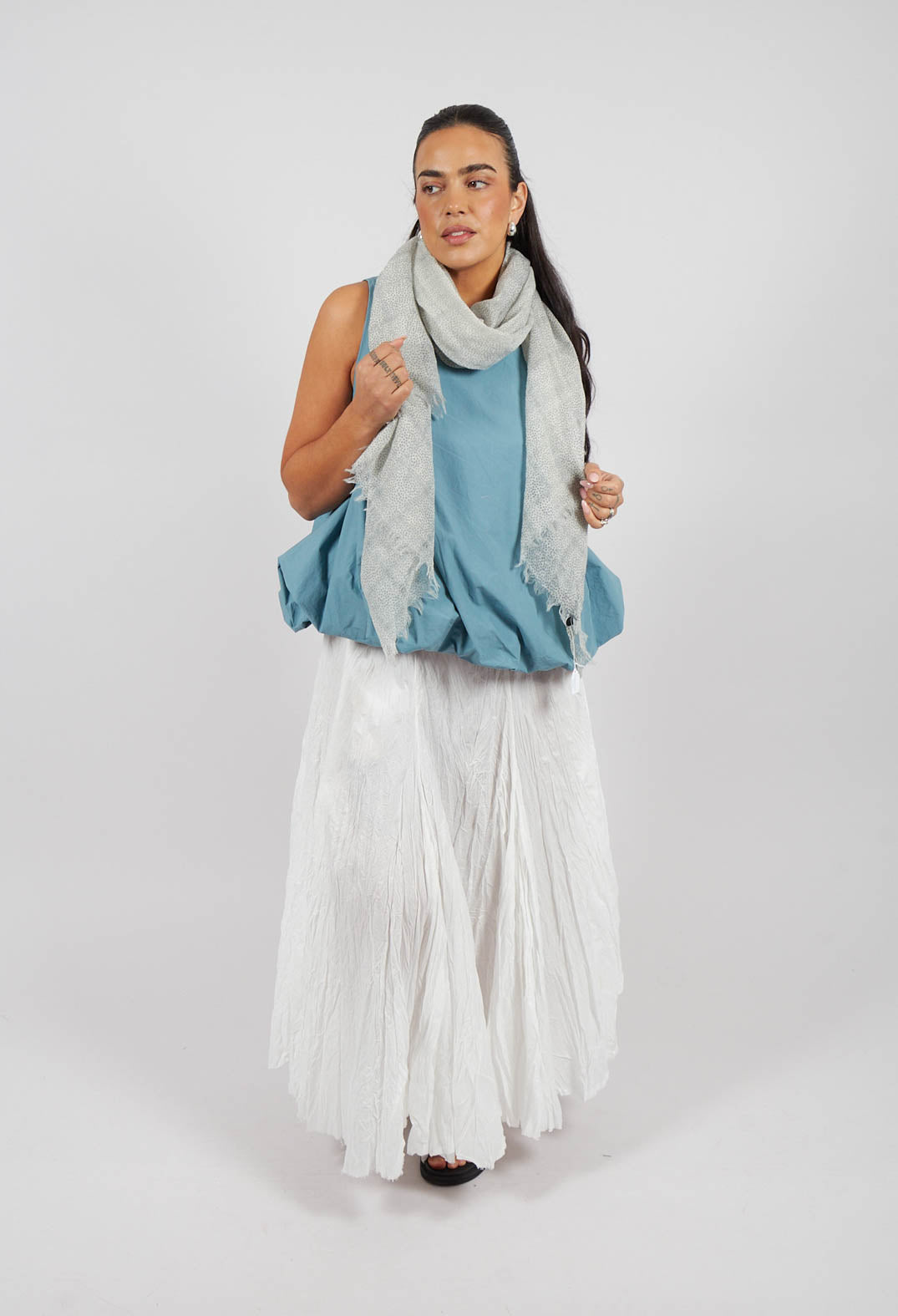 Scarf in Off White/Charcoal