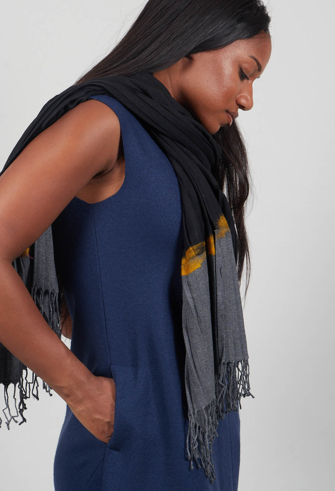 Pleated Scarf in Black/Grey