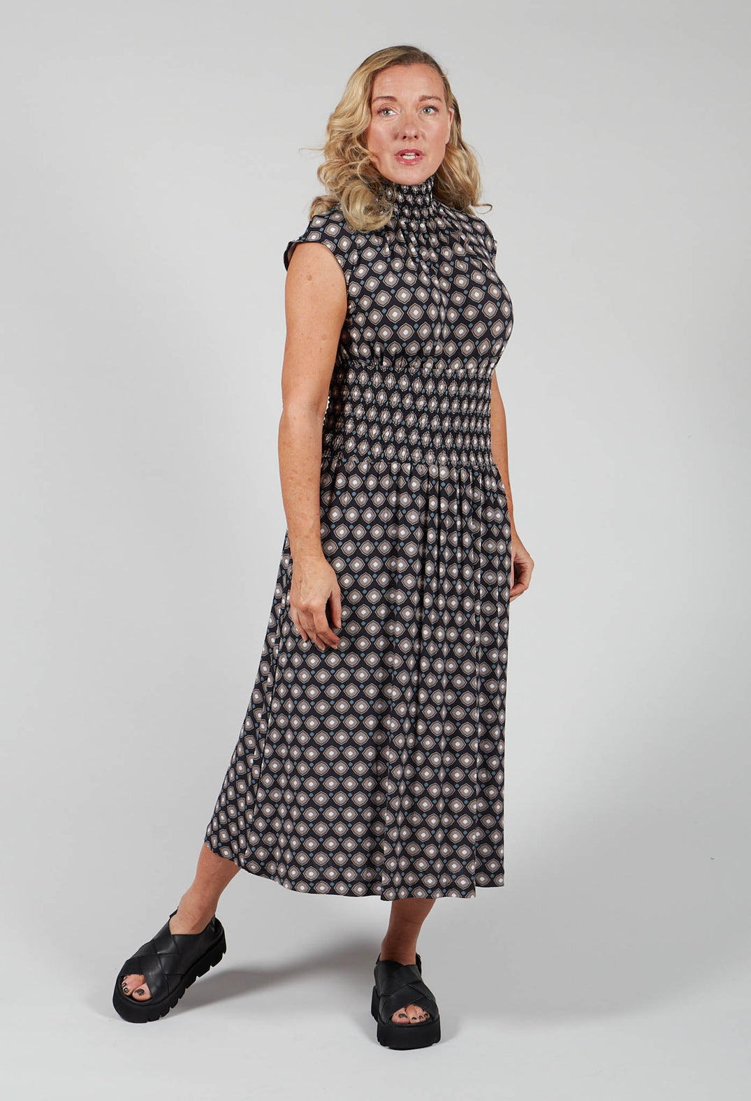 Dress in Nero Beige