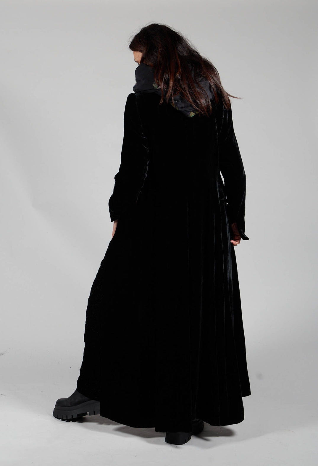 Besitzkraft Trousers in Kaviar Black