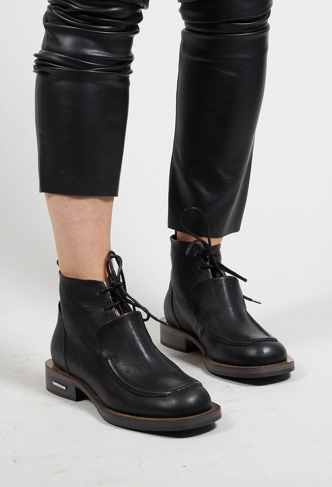Scarpa Fuco Ankle Boots in Nero