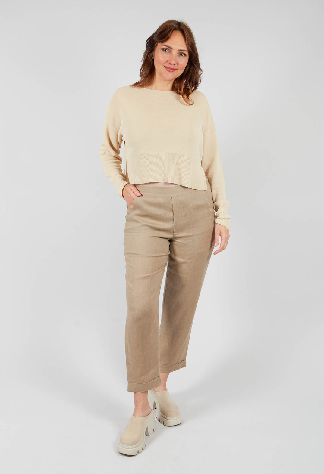 Linen Trousers in Taupe