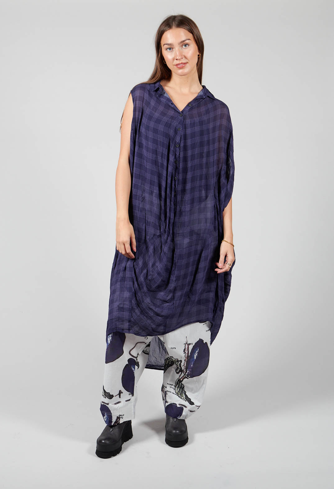 Sleeveless Shirt Dress with Curved Hemline in Quetsche Print