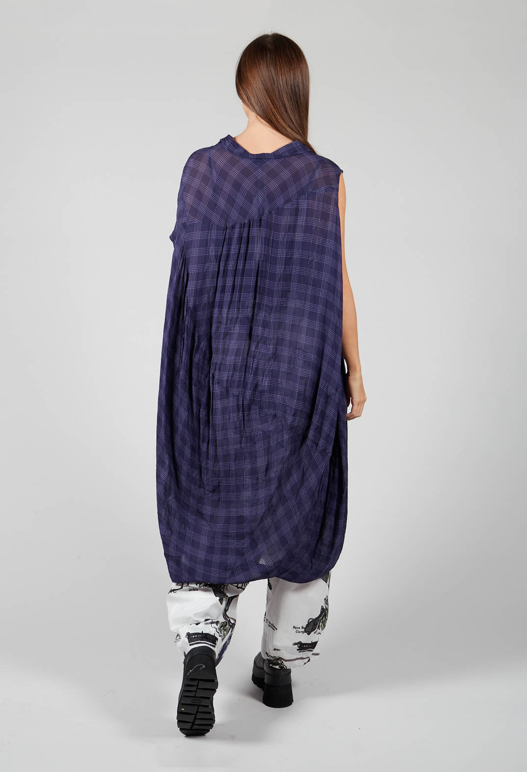 Sleeveless Shirt Dress with Curved Hemline in Quetsche Print