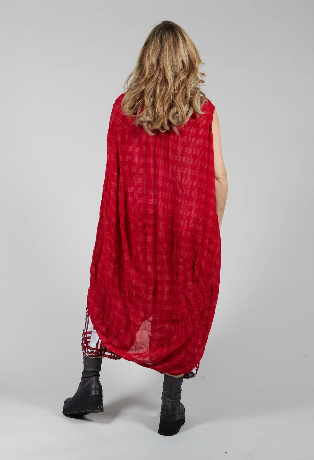 Sleeveless Shirt Dress with Curved Hemline in Fraise Print