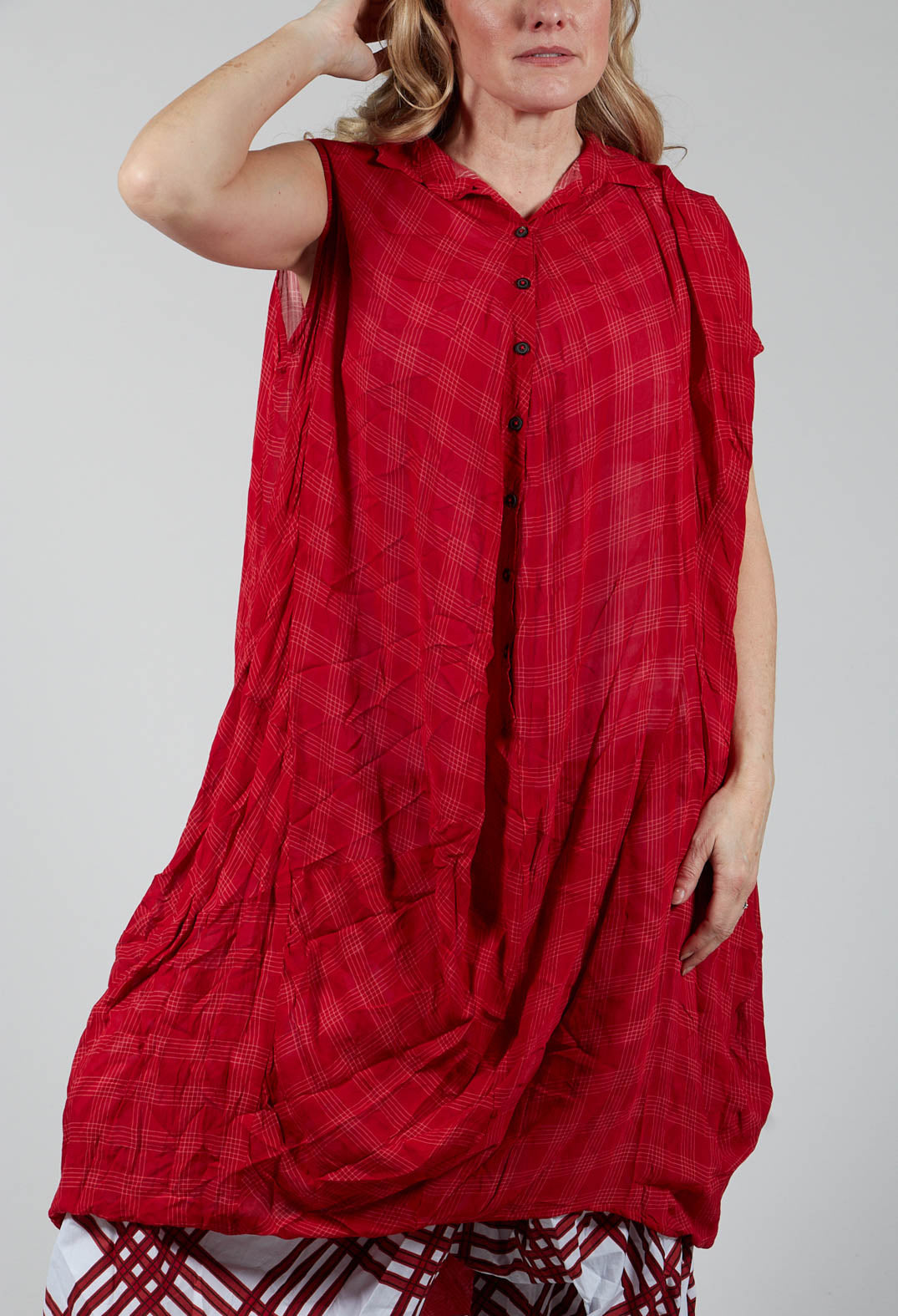 Sleeveless Shirt Dress with Curved Hemline in Fraise Print