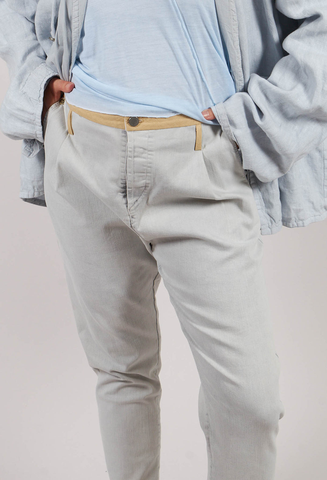 Slim Fit Jeans with Contrasting Waistband in Light Grey