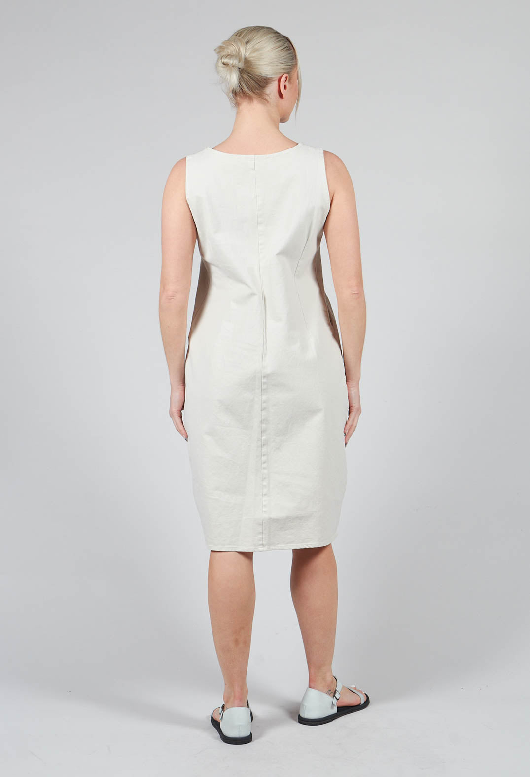 Einkomet Dress in Gefuhl Beige