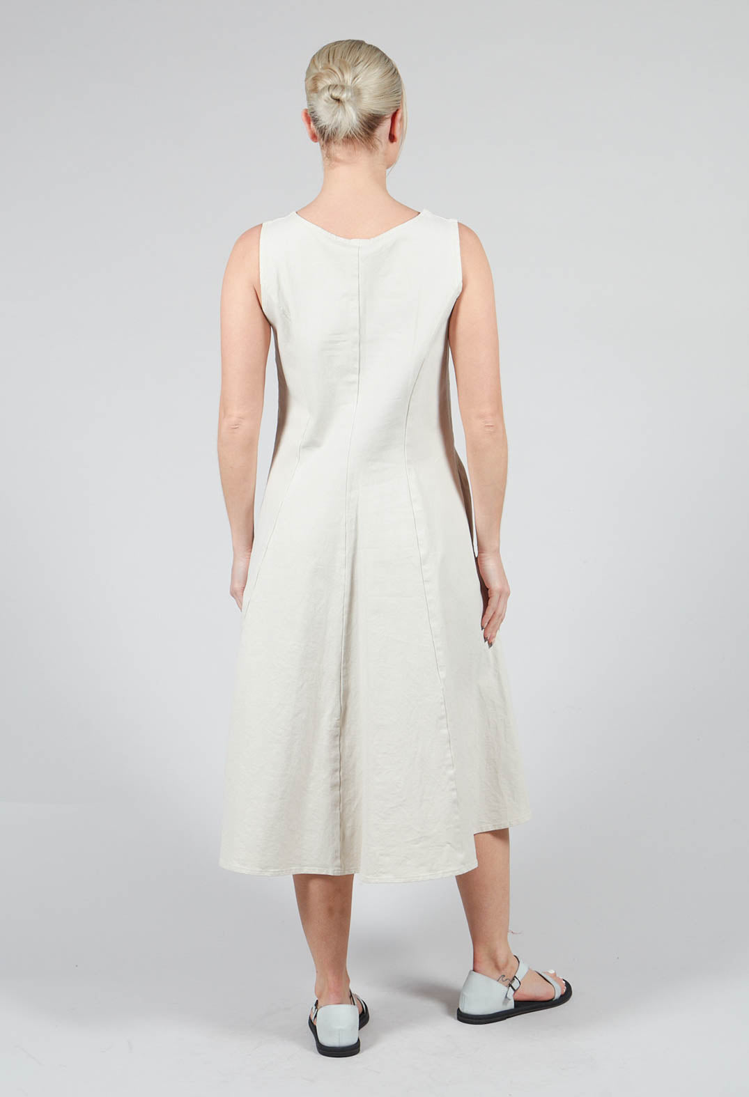 Monethese Dress in Gefuhl Beige