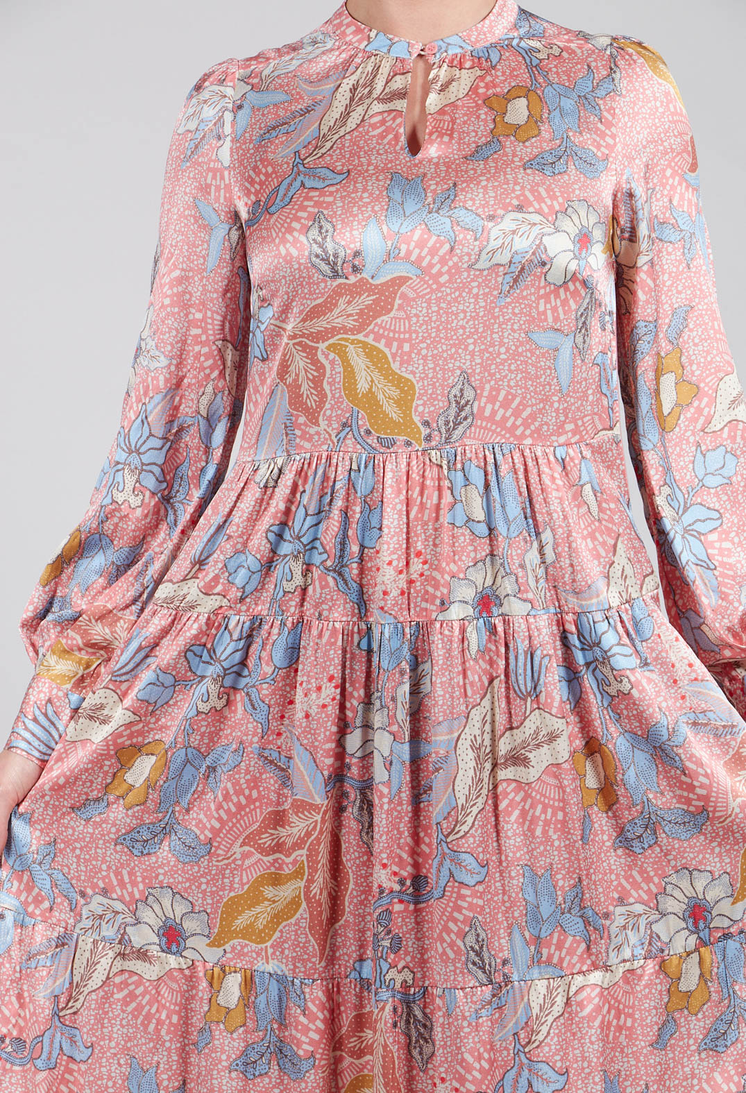Long Dress with Puffed Sleeves in Native Taffy