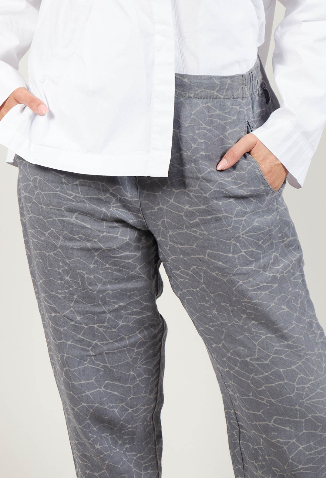 Geisha Pants in Roccia Grey