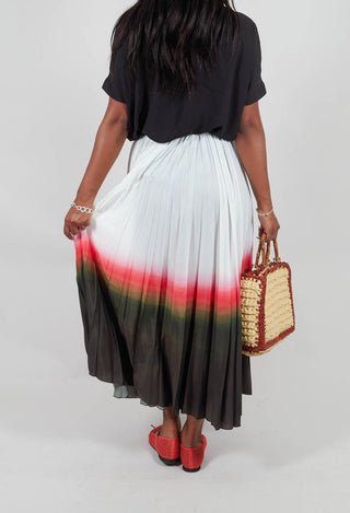 Pleated Skirt in White Faded Dye Hem line